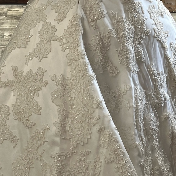 Private Collections Size 8 wedding dresses - Picture 6 of 6